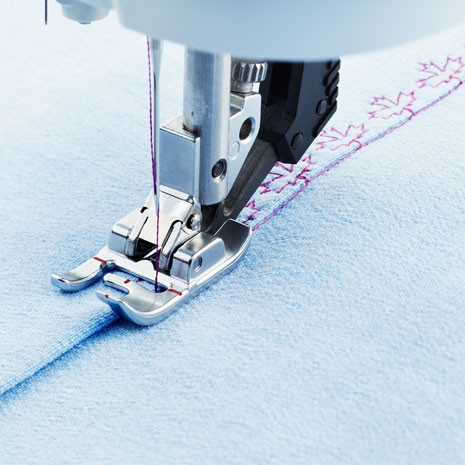 Лапка для отстрочки вдоль правого края для машин с верхним транспортером IDT™  821007-096