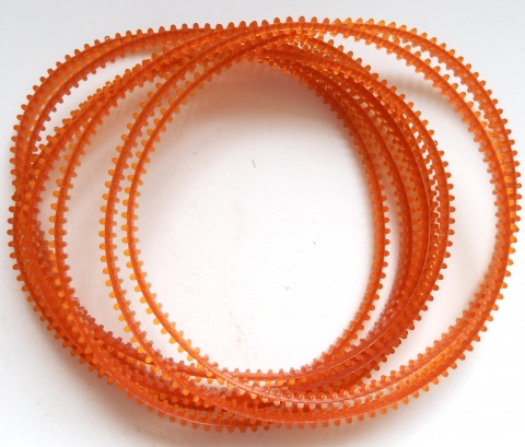 Ремень для бытовых швейных машин. зубчатый двухсторонний  34 см.