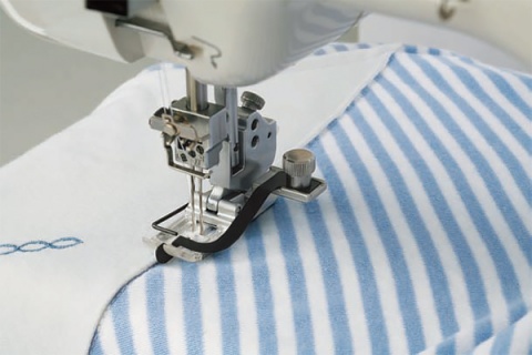 Лапка для отстрочки с центральным направителем 795-819-108