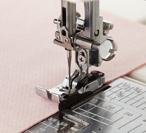 Лапка для отстрочки по краю с отступом 1/4" (6мм) для машин с вертикальным челноком