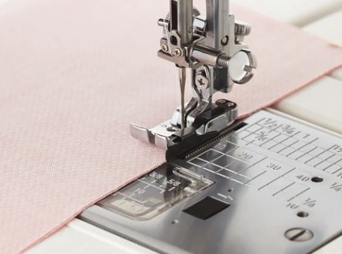 Лапка для отстрочки по краю с отступом 1/4" (6мм) для машин с горизонтальным челноком